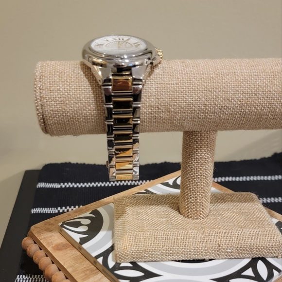 Michael Kors Womens Two-tone Watch - Picture 4 of 8